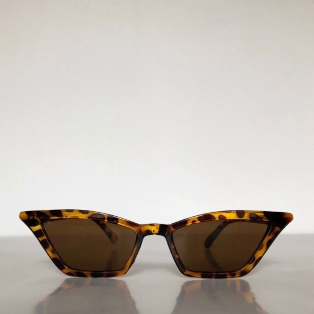Tortoise Shell Slim Frame Retro Sunglasses